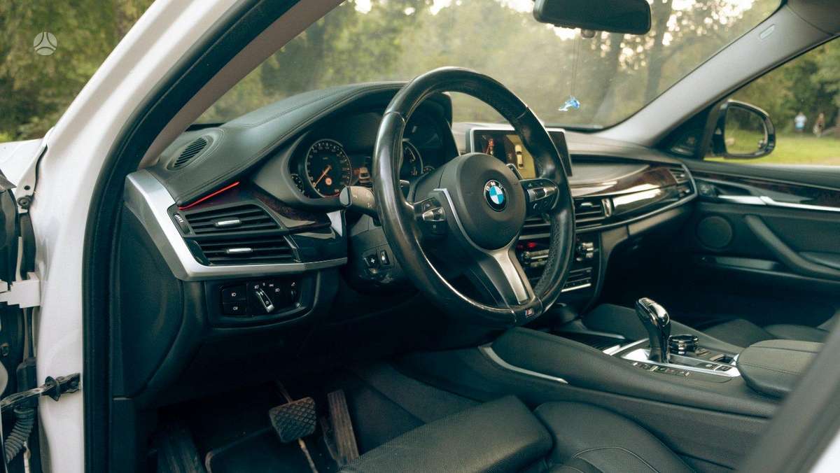 BMW X6, 4.4 l., off-road / crossover