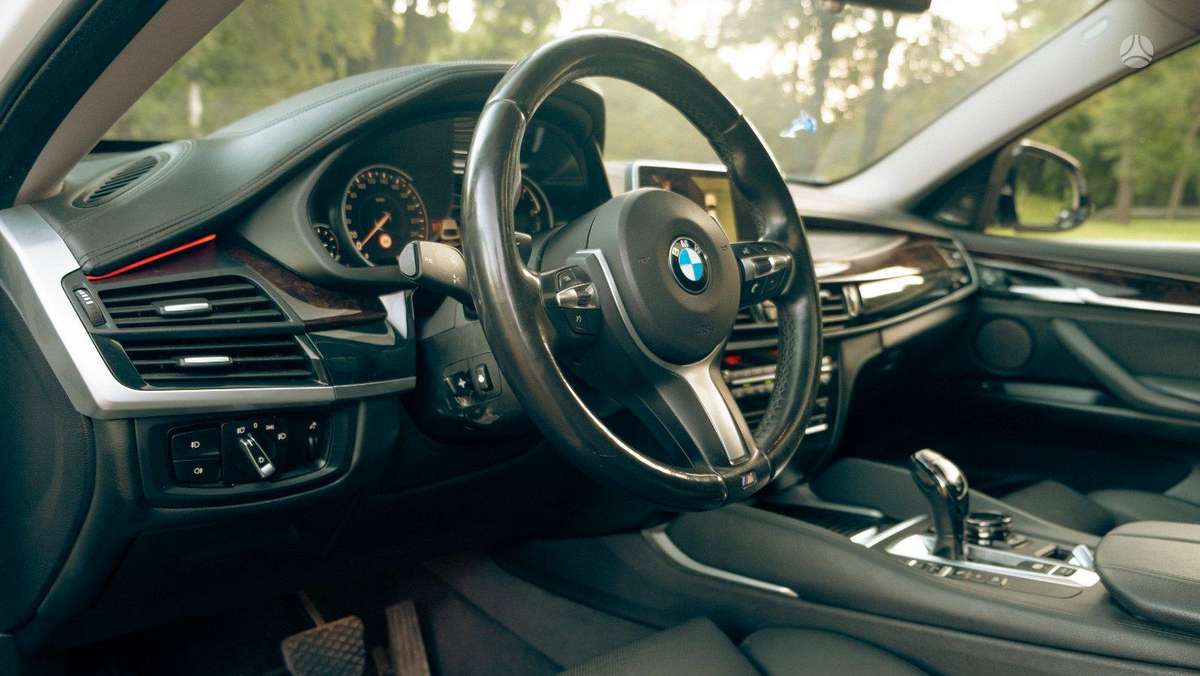 BMW X6, 4.4 l., off-road / crossover