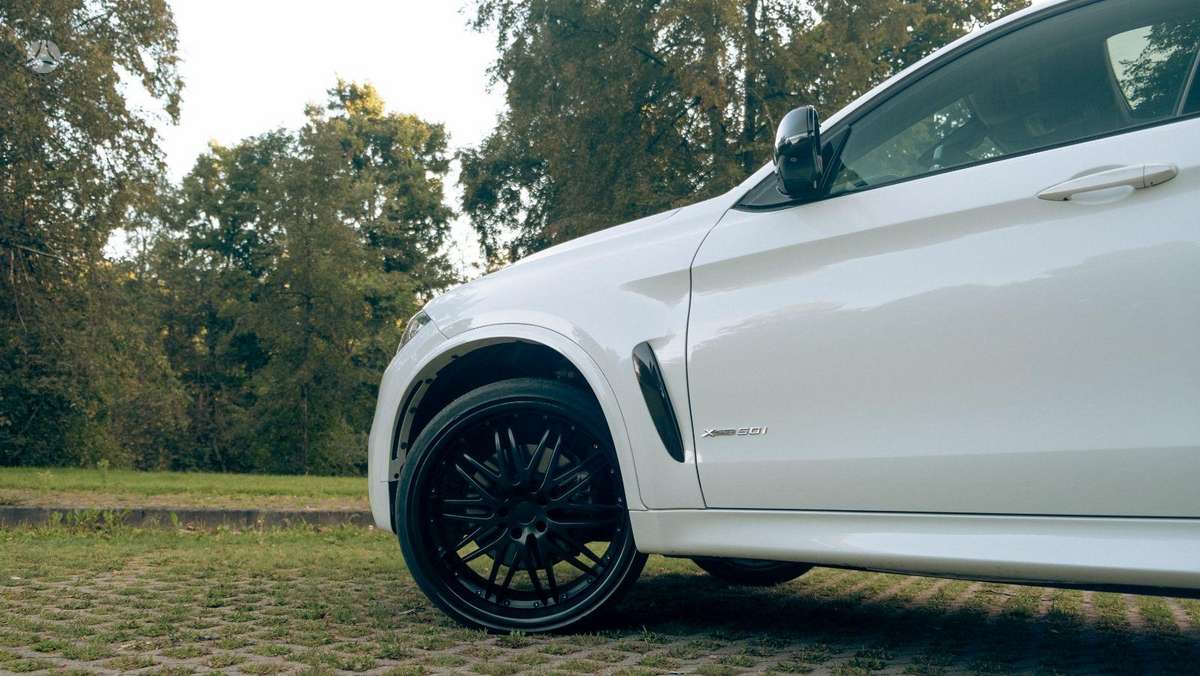 BMW X6, 4.4 l., off-road / crossover