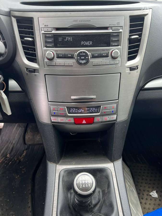 Subaru Legacy dalimis