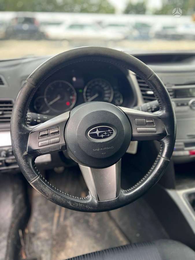 Subaru Legacy dalimis