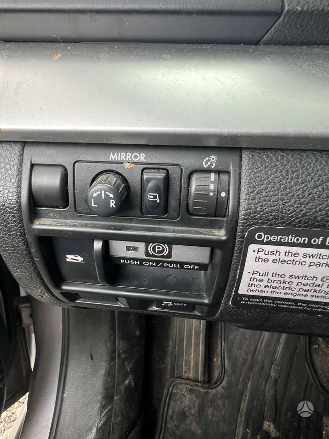 Subaru Legacy dalimis