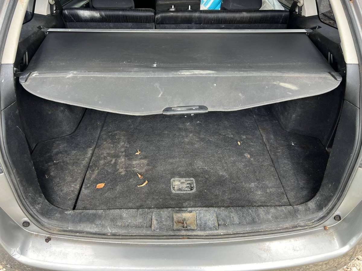 Subaru Legacy dalimis