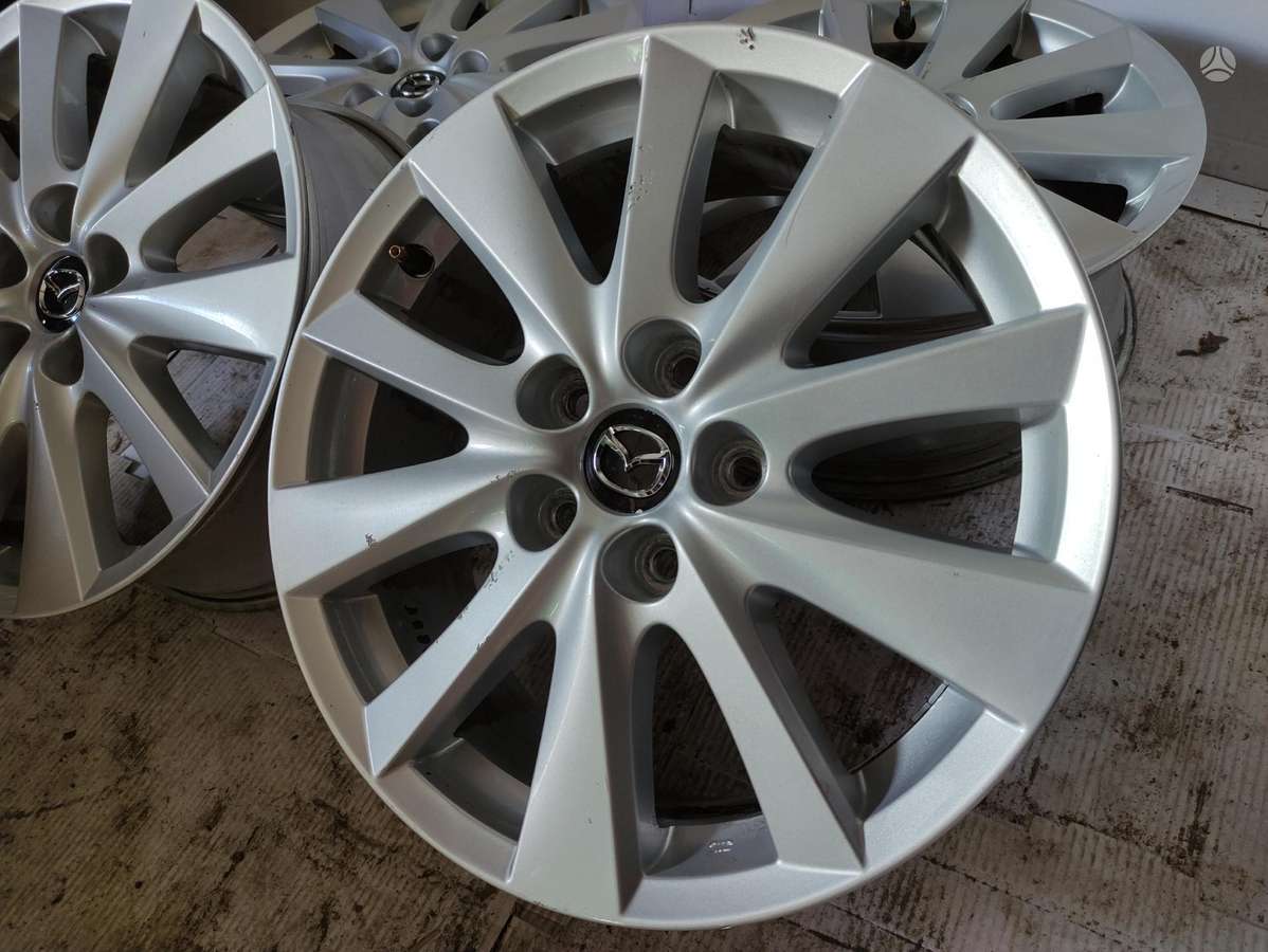 Mazda, lengvojo lydinio, R17