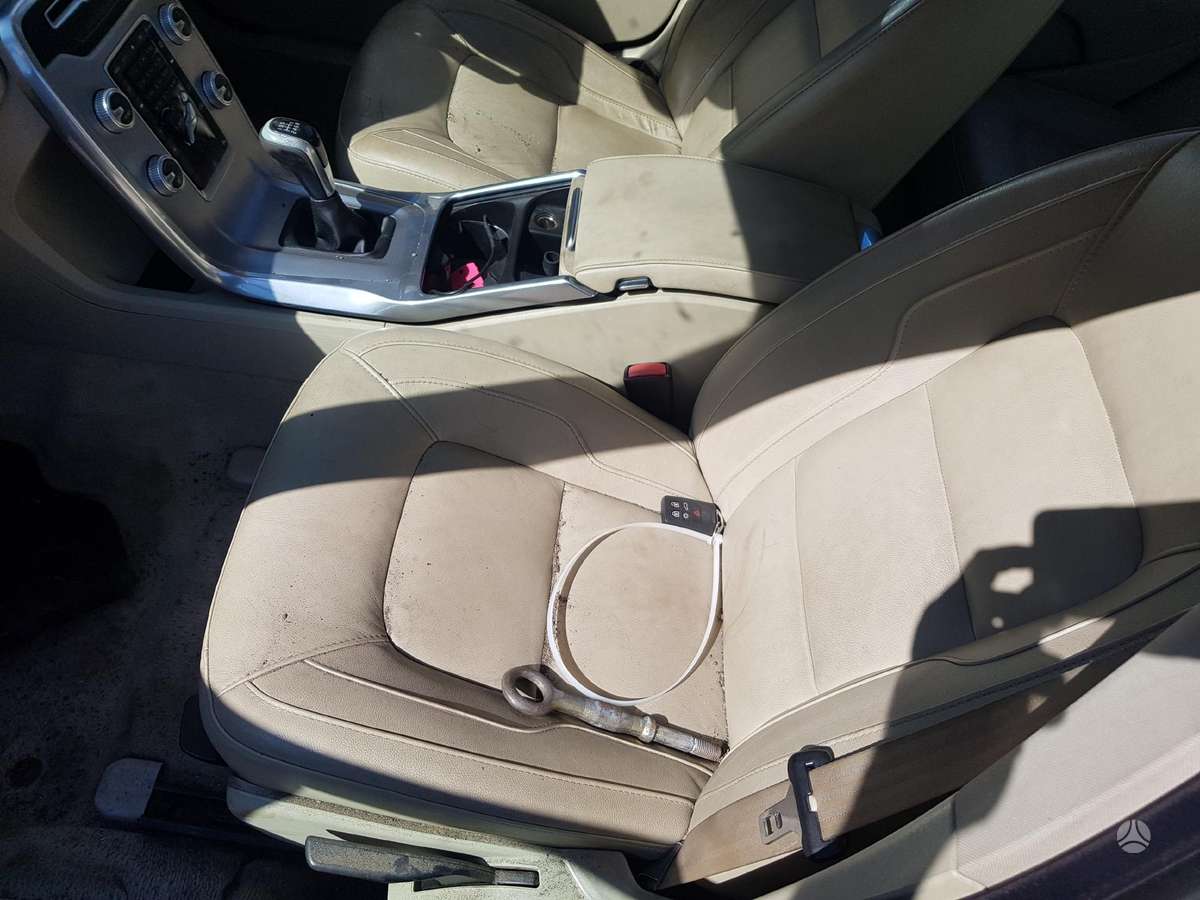 Volvo V70 Visos volvo dalys