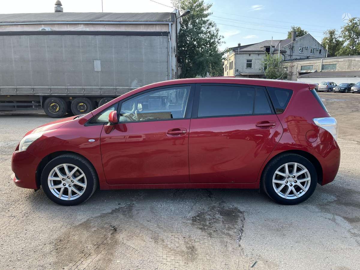 Toyota Verso, 2.0 l., Минивэн