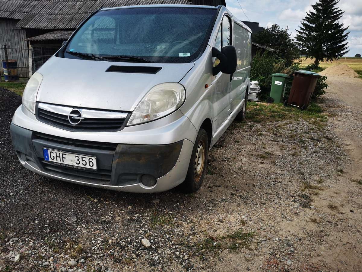 Renault Trafic dalimis. Galimas detalių pristatymas