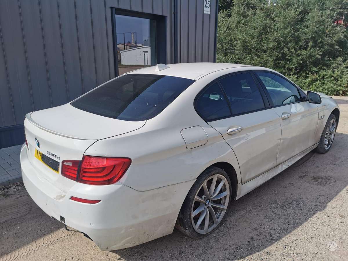 BMW 530 dalimis