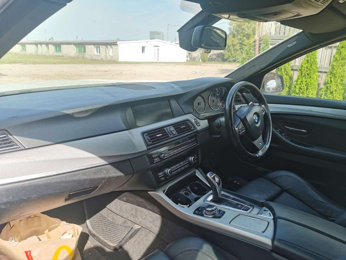 BMW 530 dalimis