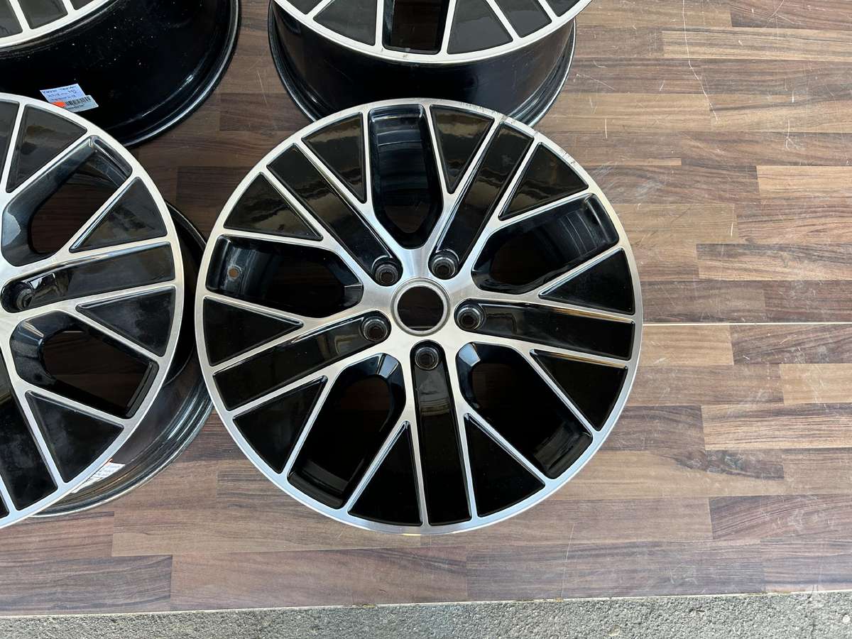 Porsche Taycan, 9J601025, Cen21130