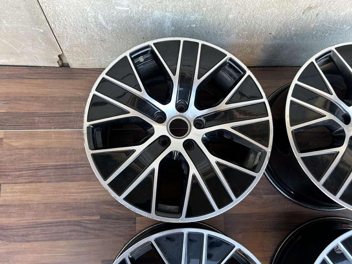 Porsche Taycan, 9J601025, Cen21130