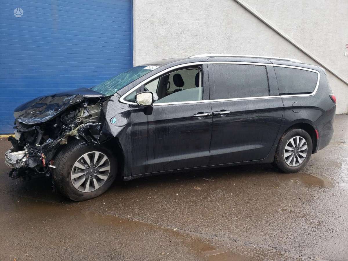 Chrysler Pacifica for parts. Pacifica hybridas