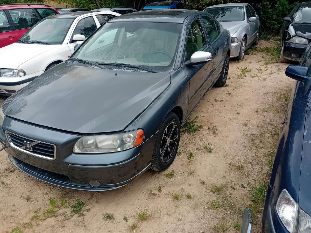 Volvo S60 for parts