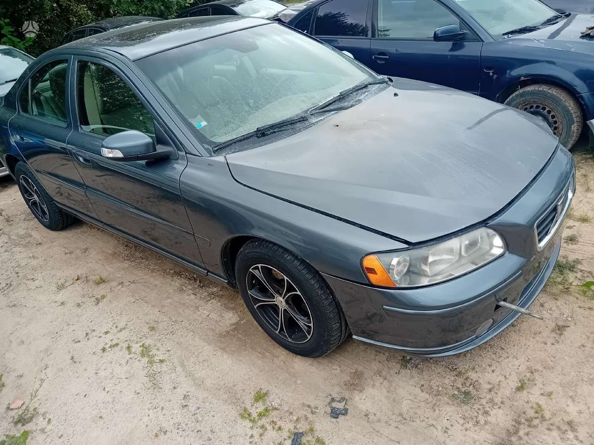Volvo S60 for parts