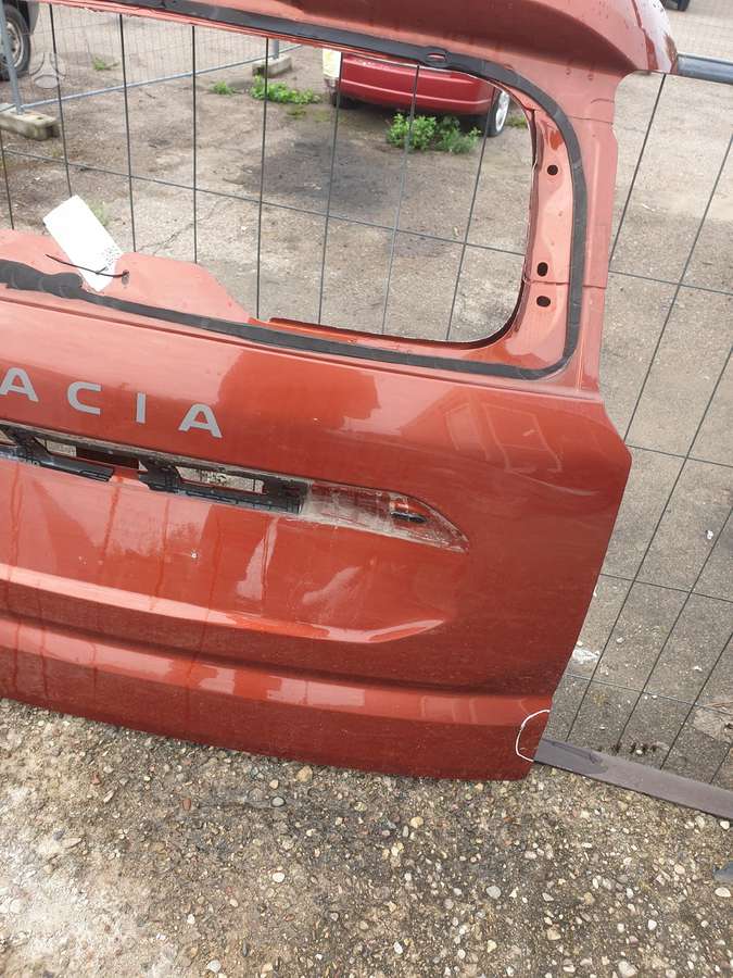 Dacia Jogger galinis dangtis 300eu atliekame automobilių komplektų prist