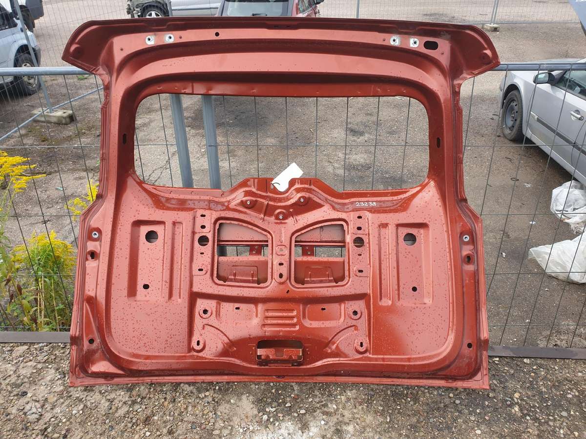 Dacia Jogger galinis dangtis 300eu