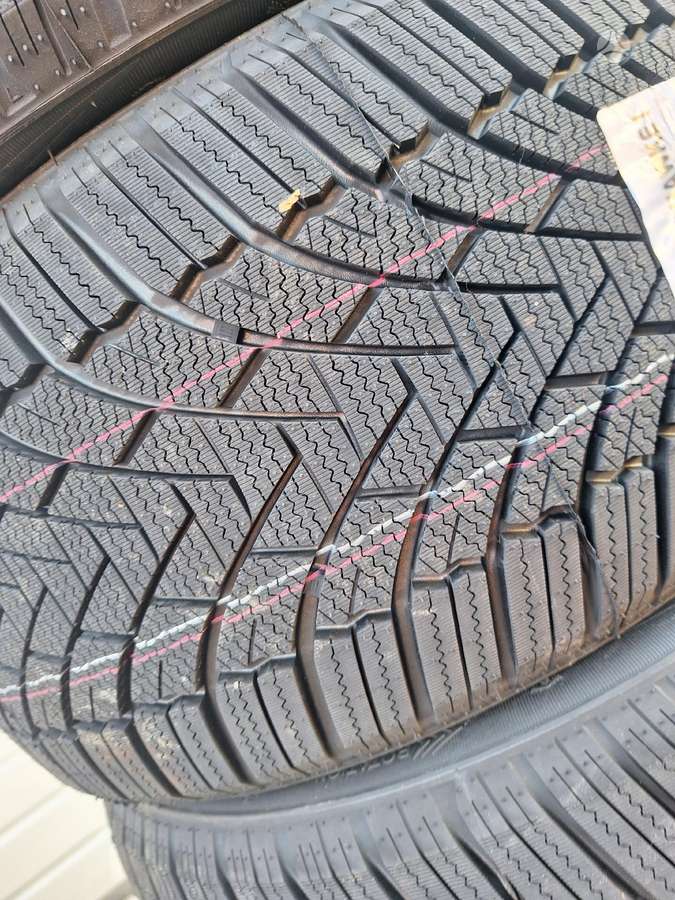 Rockblade, winter 245/40 R18