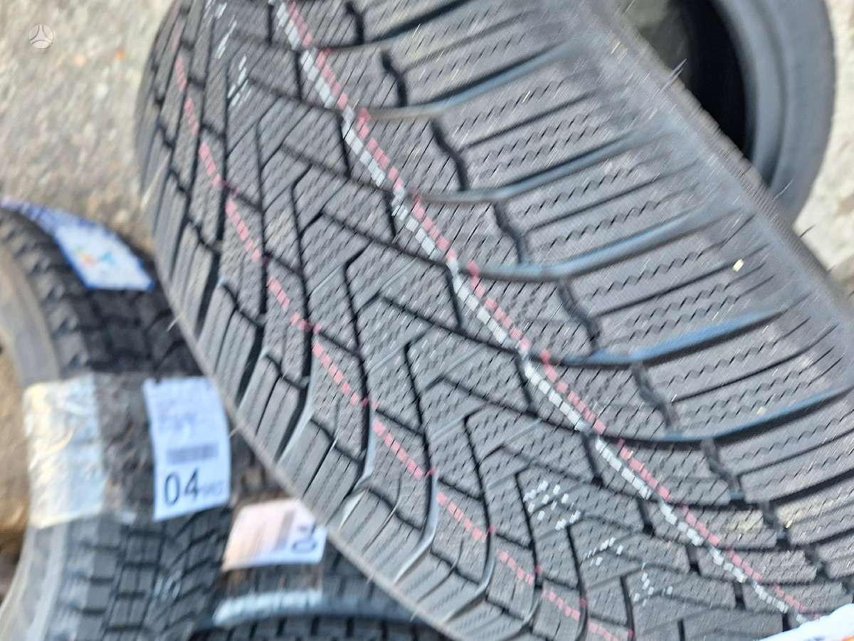 Rockblade, winter 245/40 R18