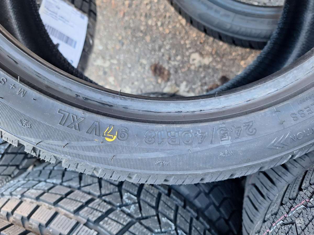 Rockblade, winter 245/40 R18