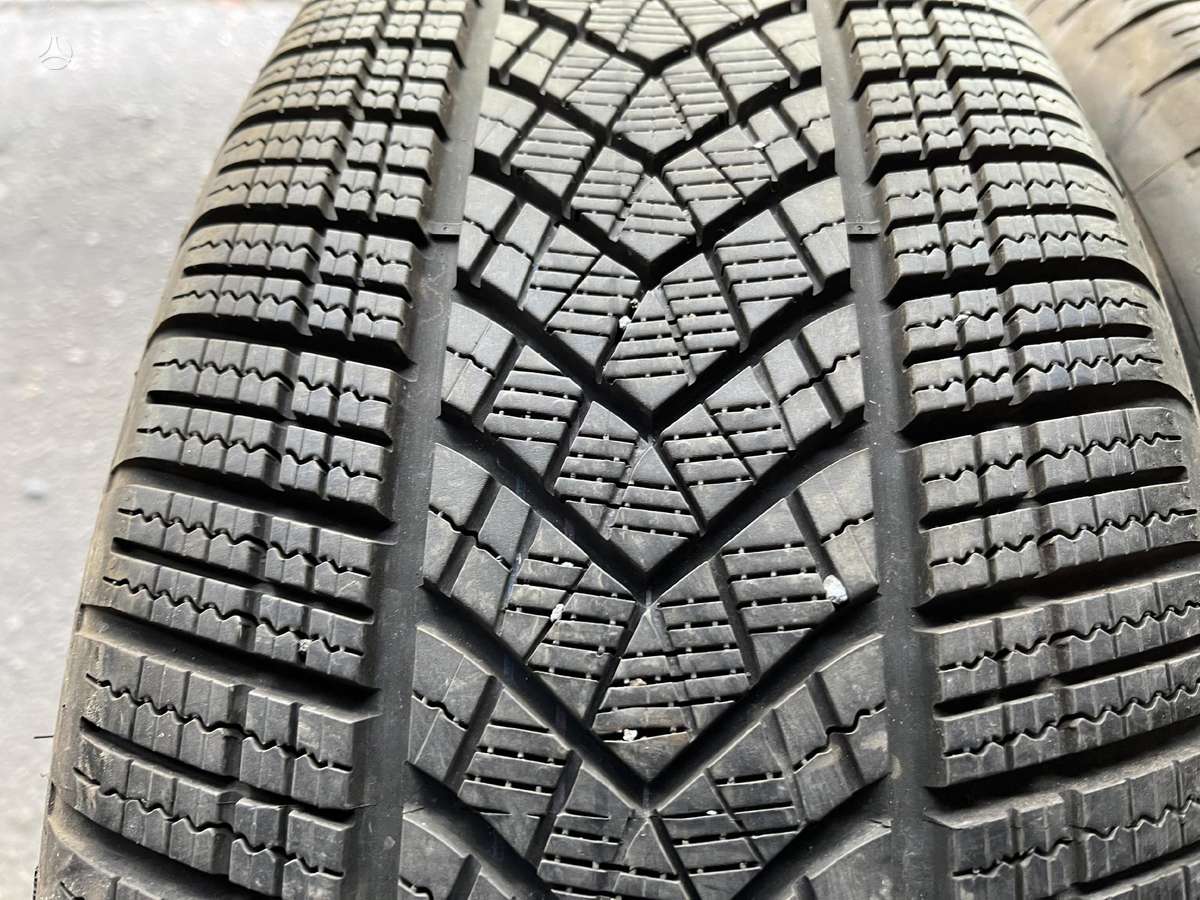Goodyear UltraGrip performance+, winter 235/60 R20