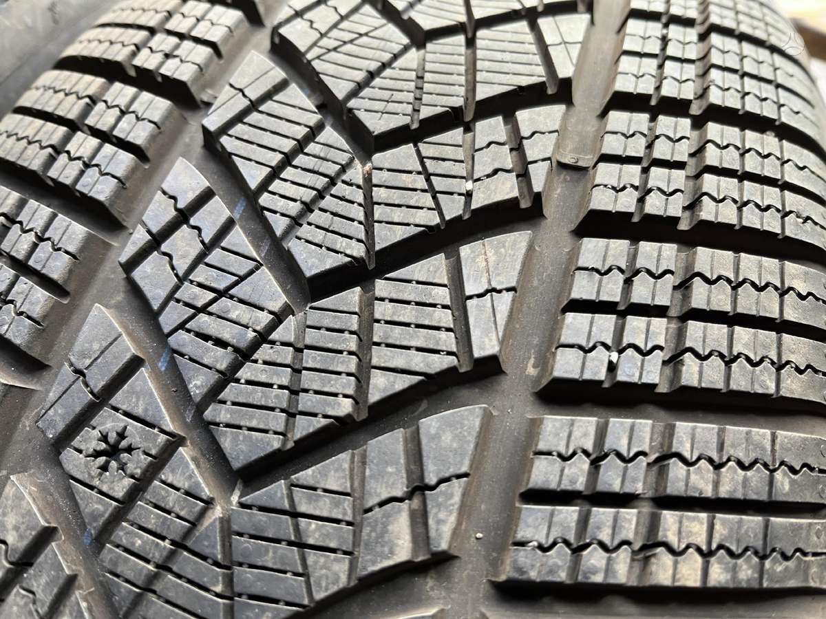 Goodyear UltraGrip performance+, winter 235/60 R20