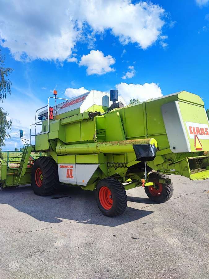 Claas Dominator 88 S, kombainai