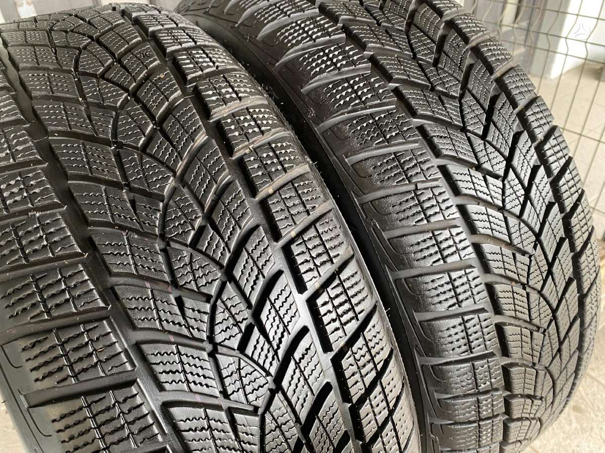 Goodyear Ultragrip performance*, winter 215/50 R19