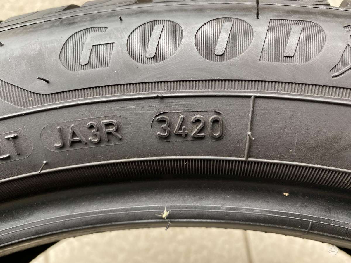 Goodyear Ultragrip performance*, žieminės 215/50 R19