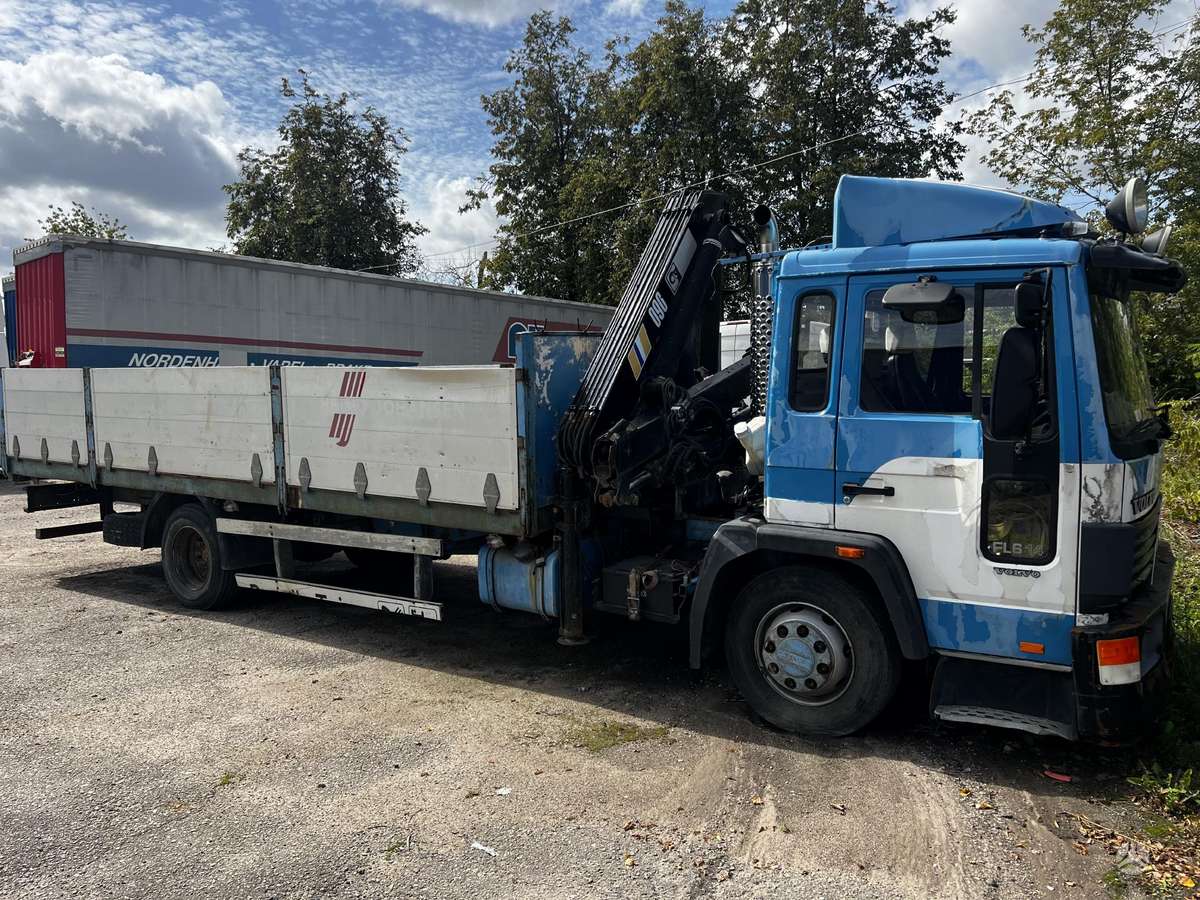 Volvo FL614, с краном