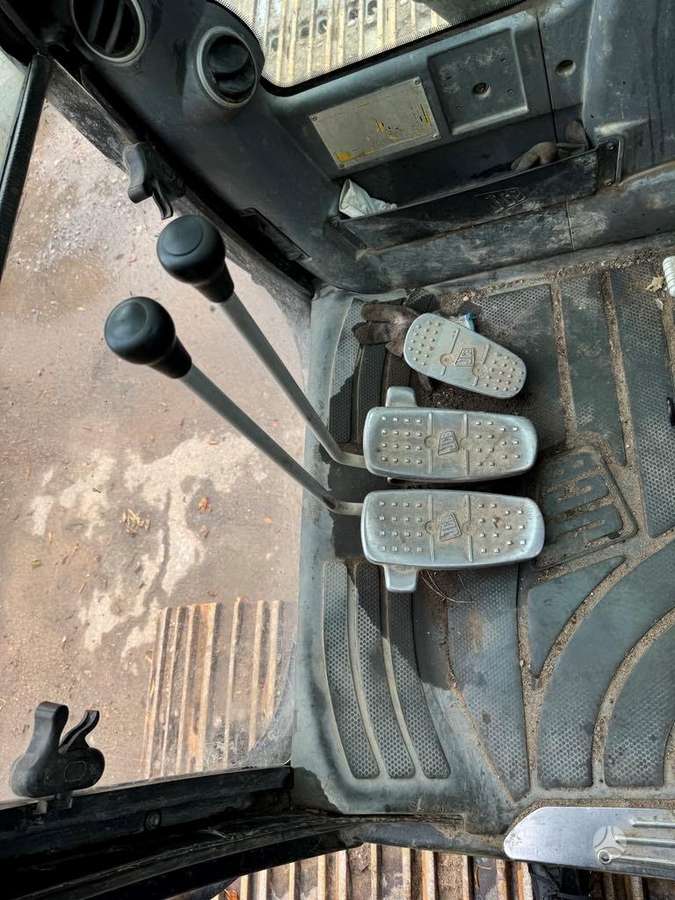 JCB JCB JS220LC, экскаваторы