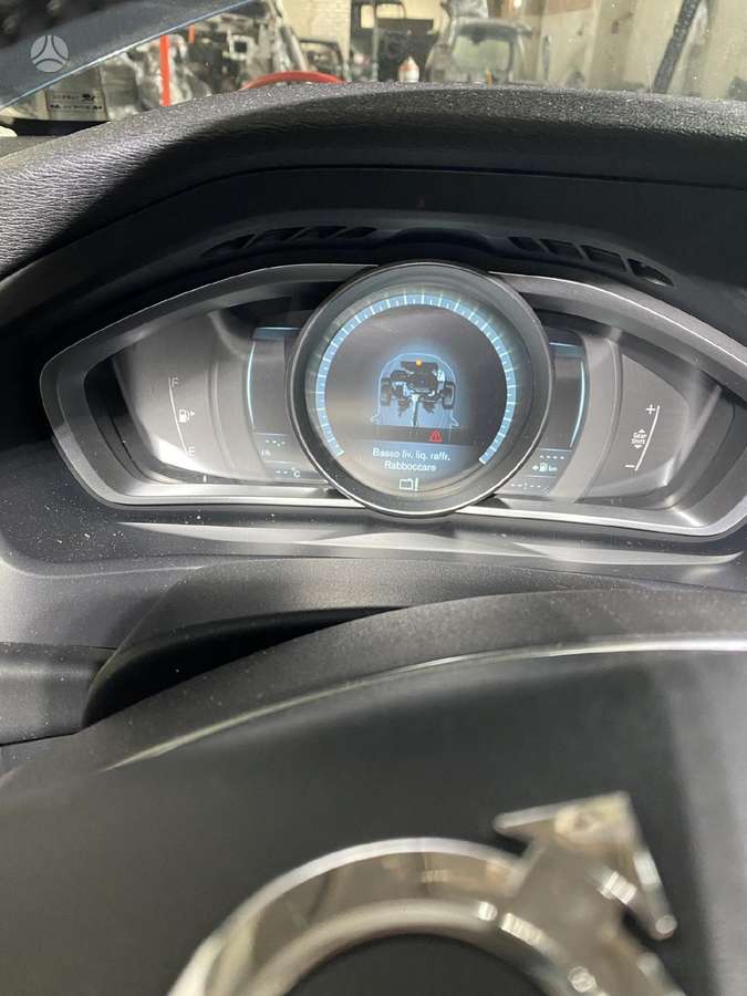 Volvo V40 dalimis