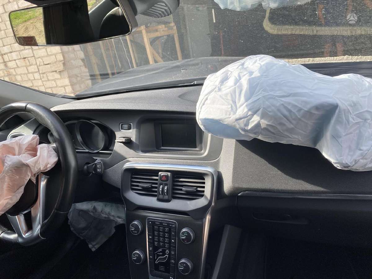 Volvo V40 for parts