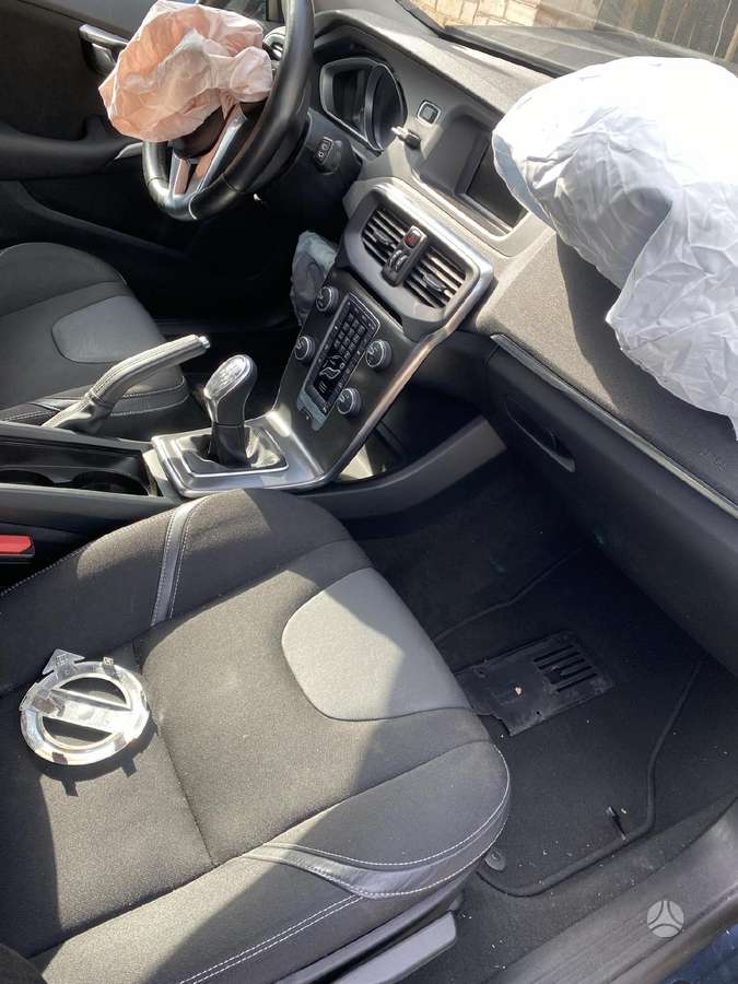 Volvo V40 for parts