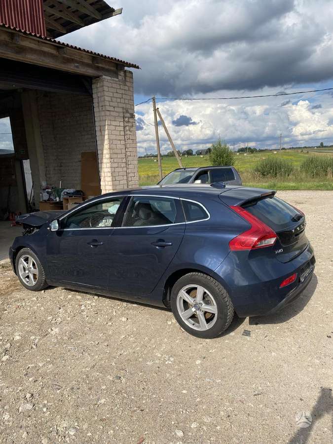 Volvo V40 dalimis