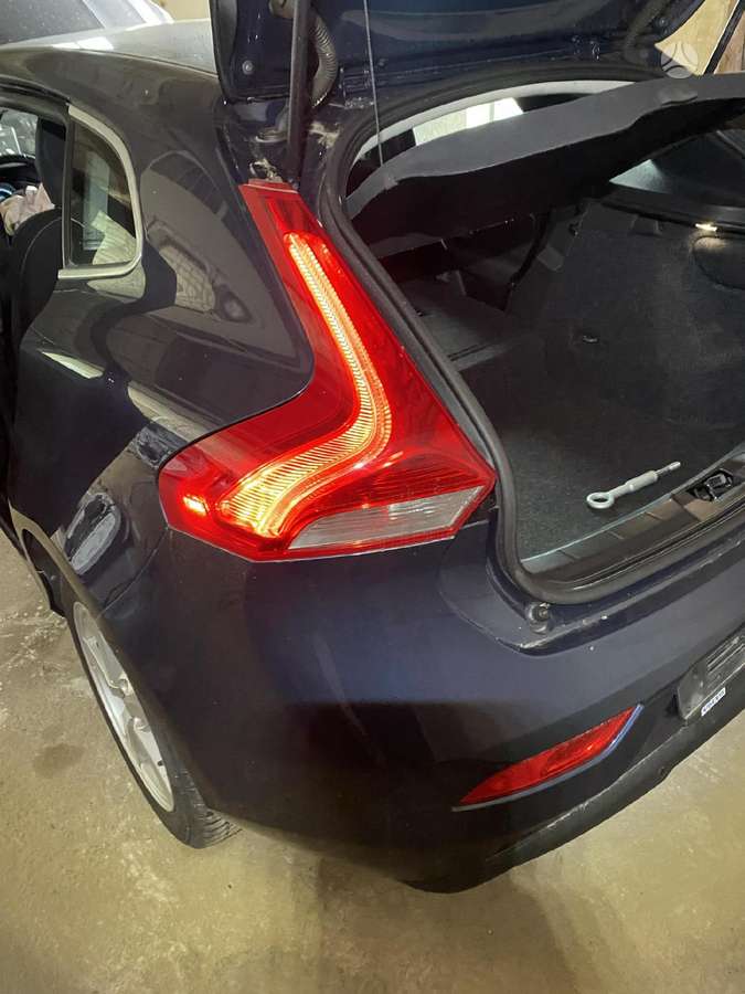 Volvo V40 dalimis