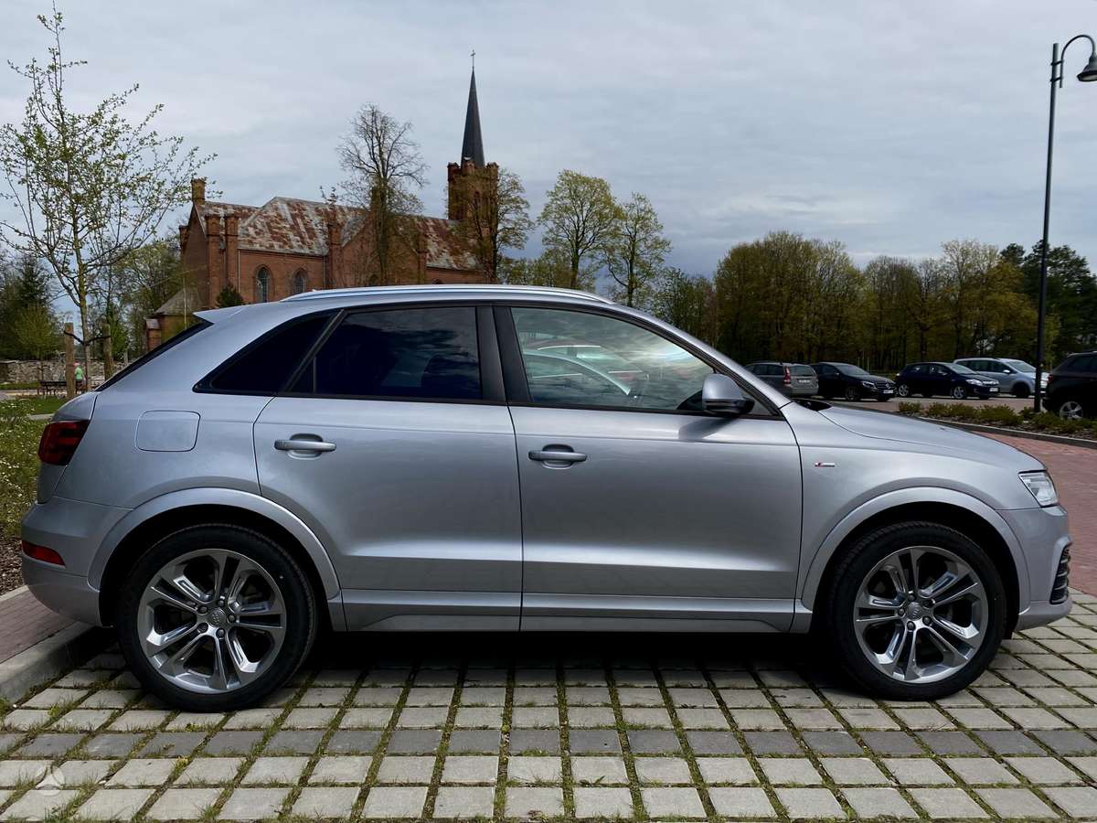 Audi Q3, 2.0 l., off-road / crossover