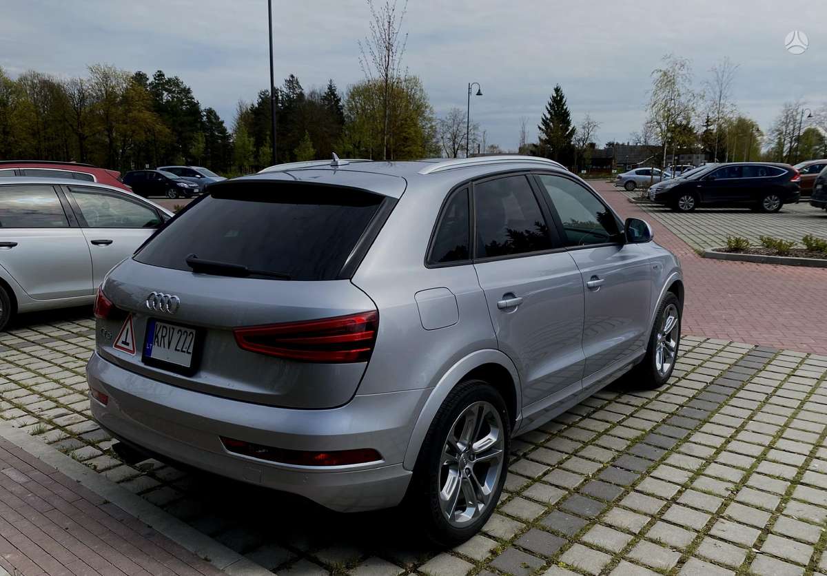Audi Q3, 2.0 l., off-road / crossover