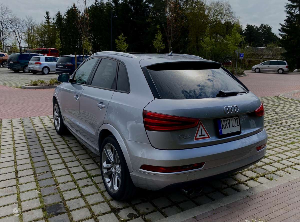 Audi Q3, 2.0 l., off-road / crossover