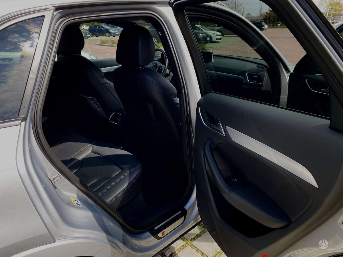 Audi Q3, 2.0 l., off-road / crossover