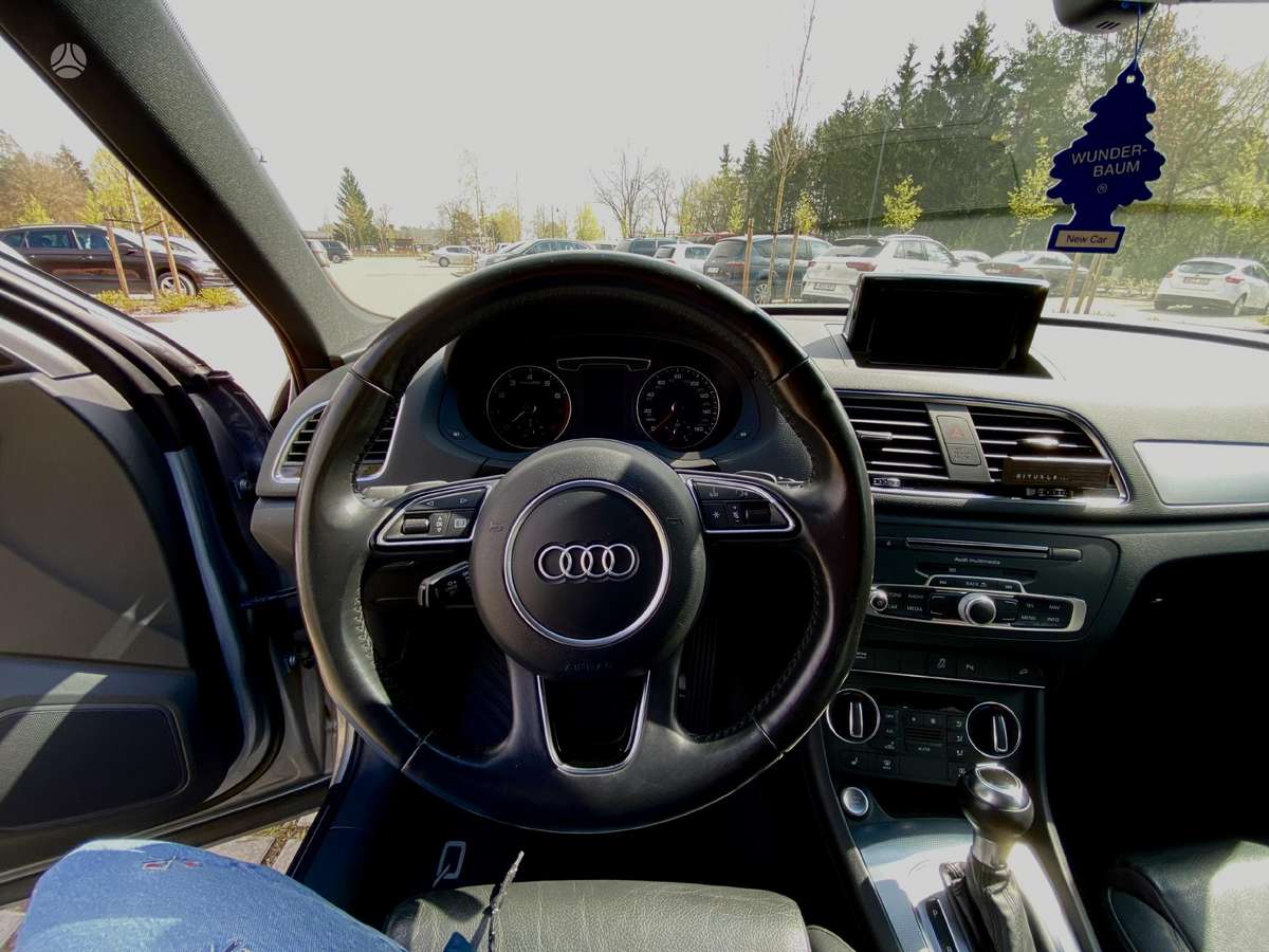 Audi Q3, 2.0 l., off-road / crossover
