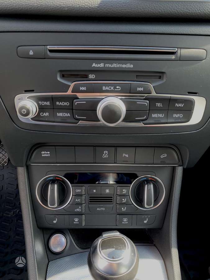 Audi Q3, 2.0 l., off-road / crossover
