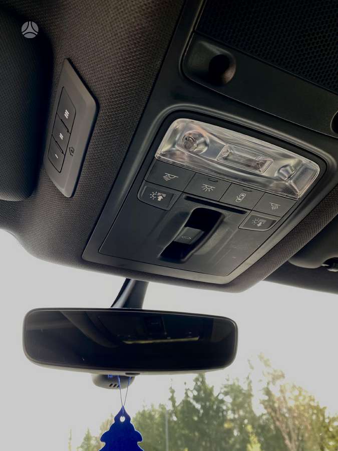 Audi Q3, 2.0 l., off-road / crossover