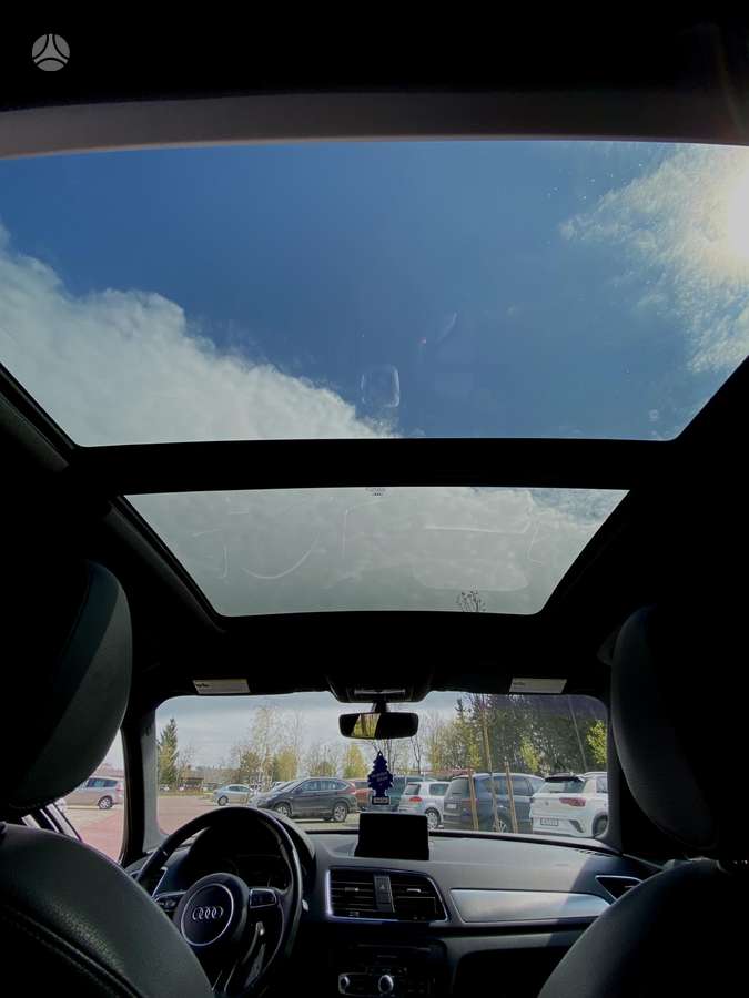 Audi Q3, 2.0 l., off-road / crossover