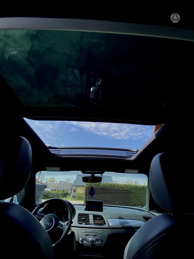 Audi Q3, 2.0 l., off-road / crossover