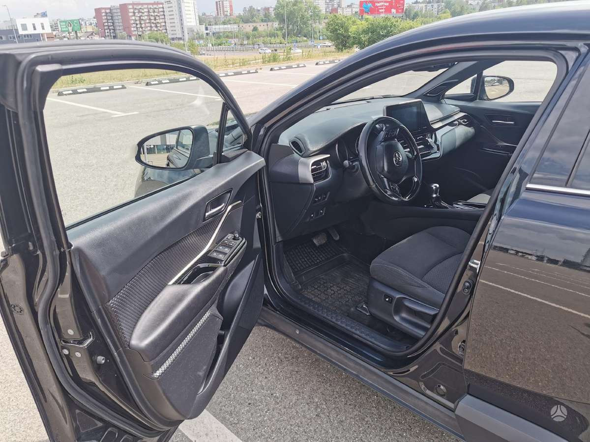 Toyota C-HR, visureigis / krosoveris