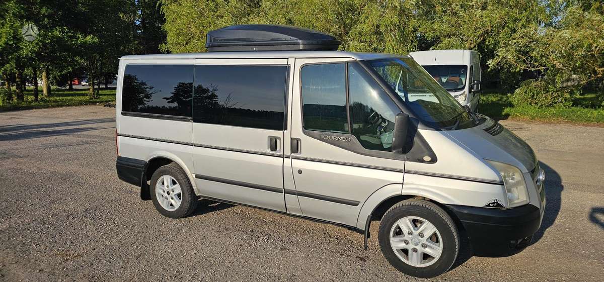 Ford Tourneo dalimis