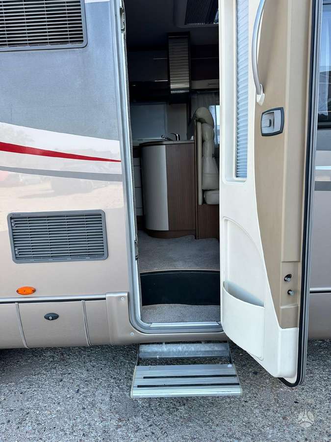 Bürstner Aviano i875, campers