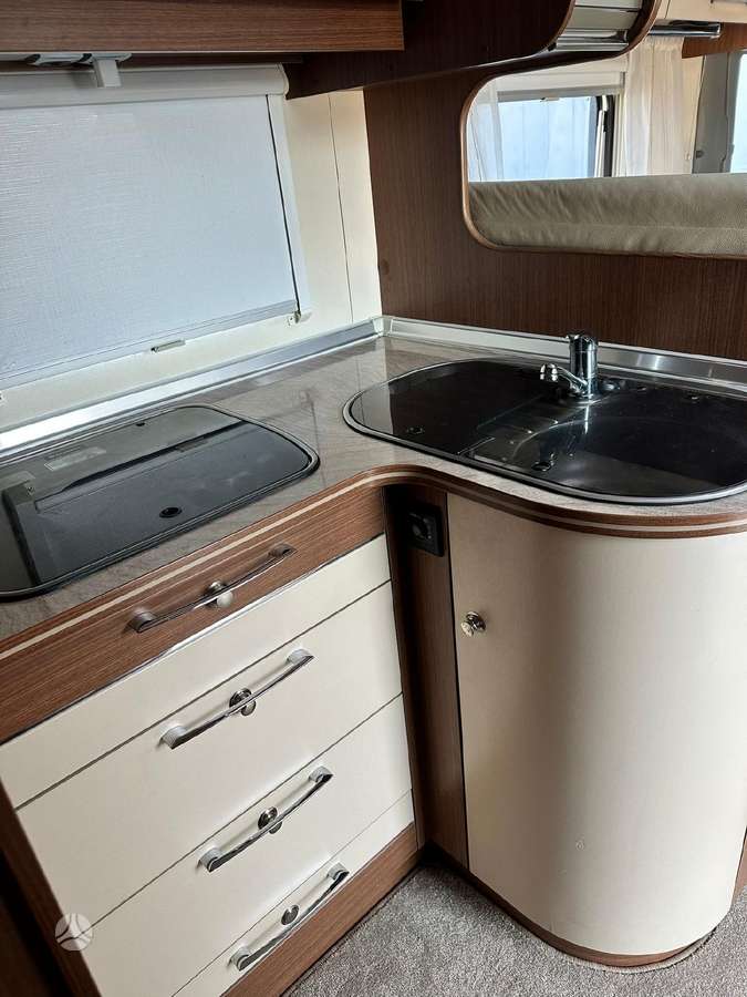 Bürstner Aviano i875, campers