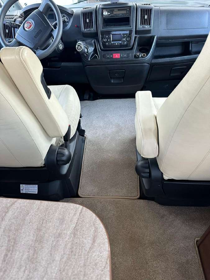 Bürstner Aviano i875, campers