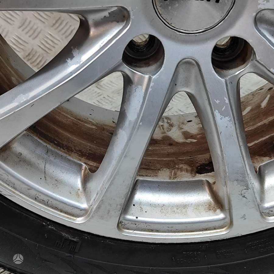 Toyota Prius Plus, lengvojo lydinio, R16